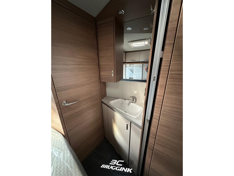 Knaus Sport 450 FU FRENCH BED Underfloor heating photo: 8