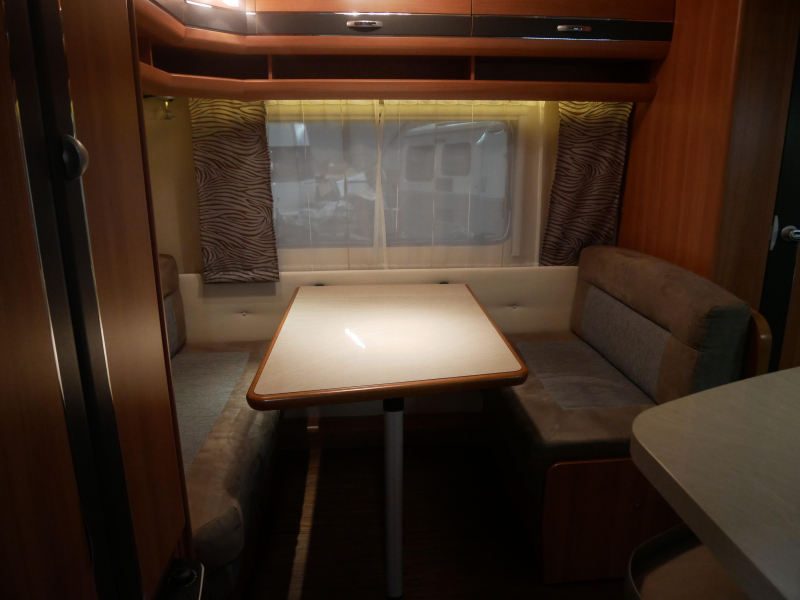 Hobby De Luxe 440 SF Incl. mover 