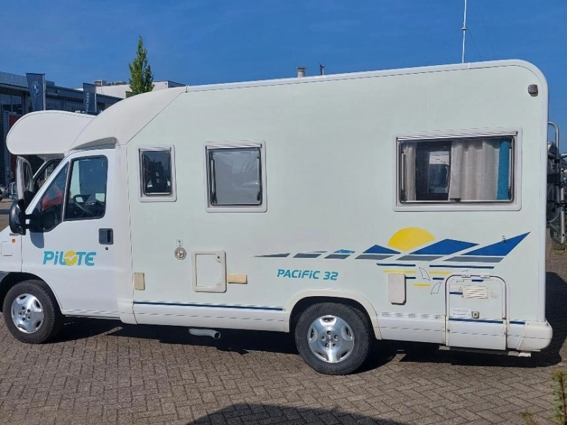Pilote Pacific 32 foto: 1