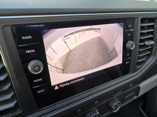 Knaus VAN TI PLUS 650 MEG PLATINUM SELECTION AUTOMATIK 180 PS NUR 16.866 KM !! KLIMAANLAGE LUFTFEDERUNG TV + SATELLIT L&Auml;NGSBETTEN DREHBARE ABNEHMBARE ANH&Auml;NGERKUPPLUNG Foto: 10