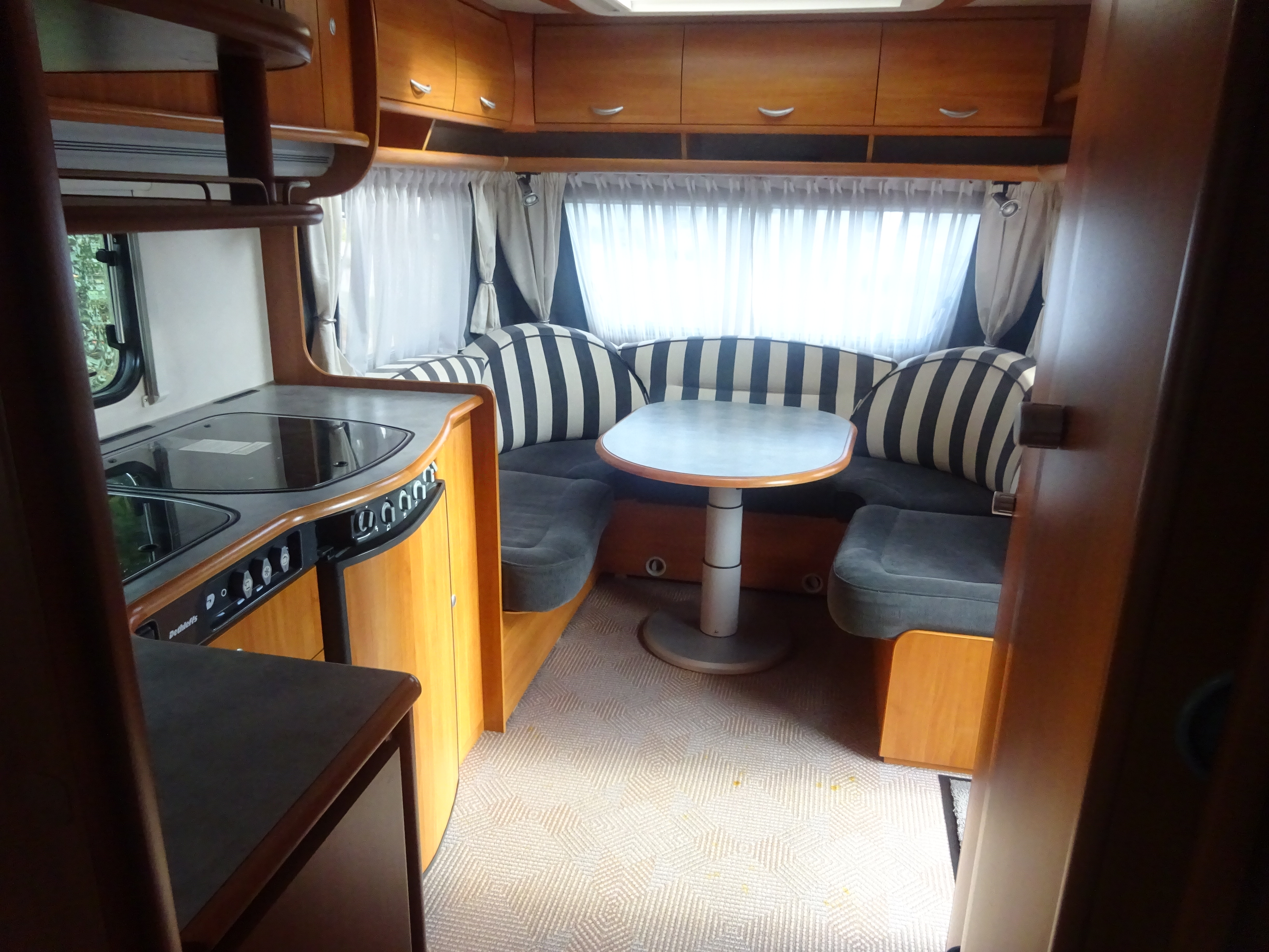 Dethleffs Beduin 510 DB Frans Bed en Rondzit  Zeer Mooie Caravan foto: 9
