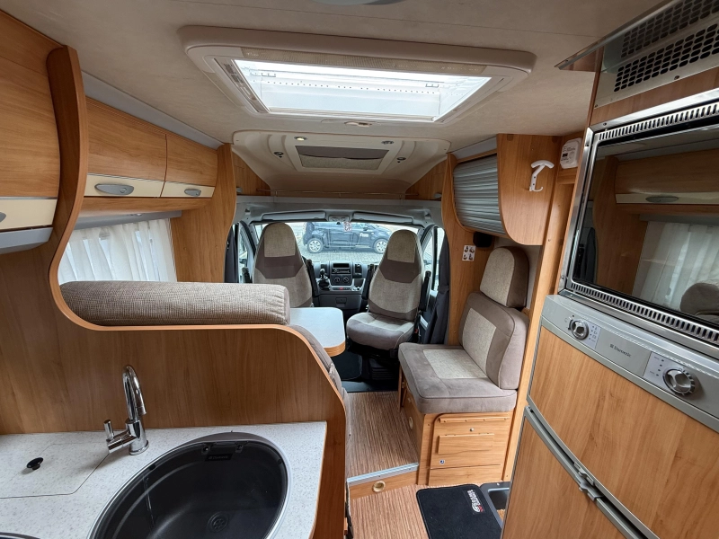 Adria Coral S 690 SP Queensbed Airco 2009  foto: 16