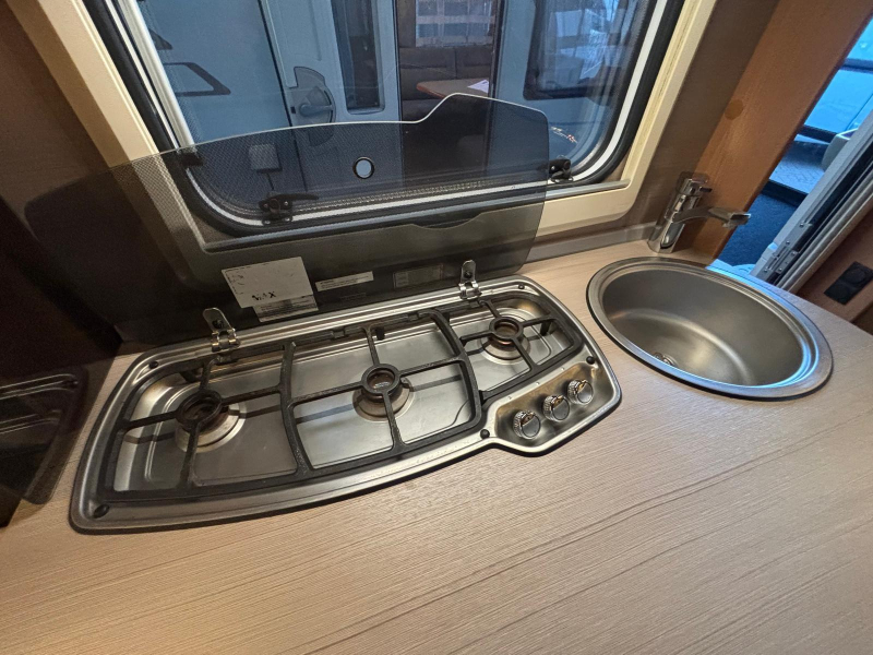 Knaus Sport 460 UE mover, toldo, avance foto: 11