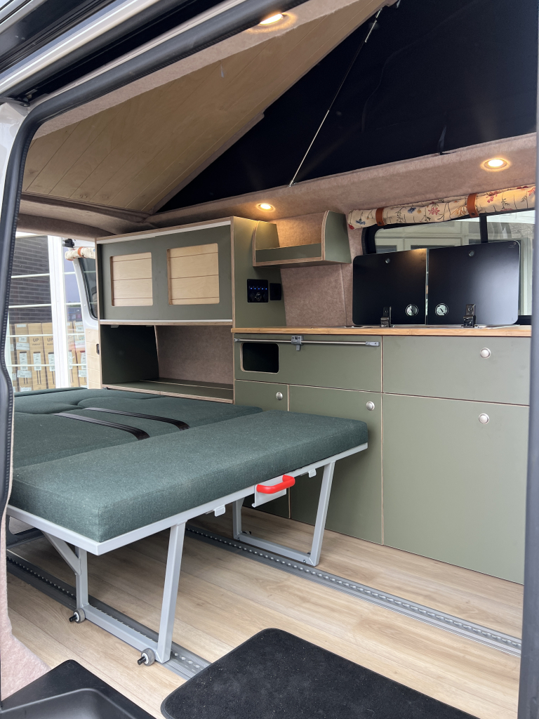 Volkswagen T6 Florida 2019 armeegr&uuml;n zweifarbig Foto: 3