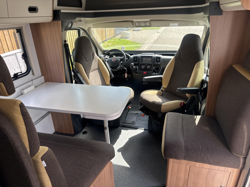 Sun Living S 70 SL Camas longitudinales cama abatible foto: 11