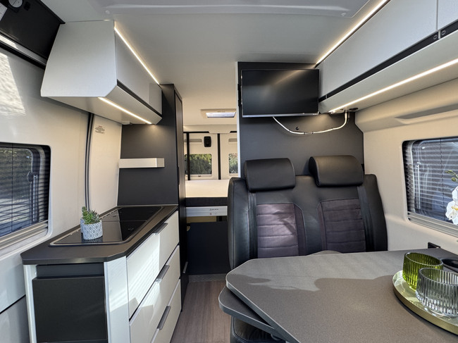 Adria Twin Supreme 640 SGX 180 pk AUTOMAAT 9-Traps Euro6 Fiat Ducato 8 Maxi **Lengtebedden in hoogte verstelbaar/4 zitplaatsen/Luifel/ foto: 9