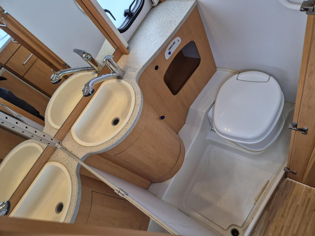 Eriba - Hymer 532 Enkele - losse bedden of XXL bed & luifel foto: 19