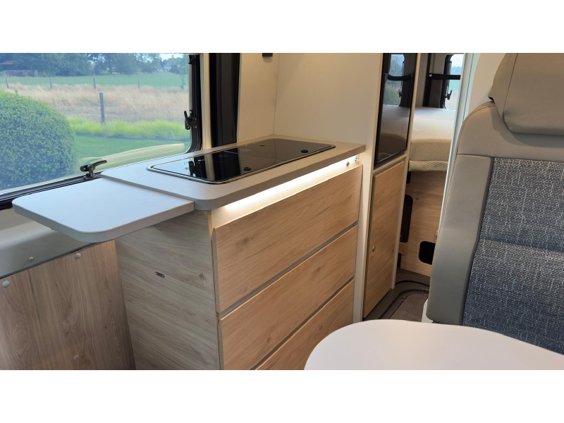 Dethleffs Globetrail Advantage 600 DR dwarsbed hefdak bovenbed  foto: 9