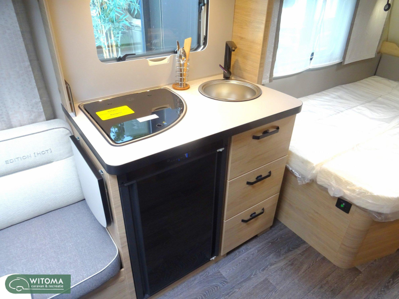 Weinsberg CaraOne Edition HOT 450 FU Frans bed  foto: 13