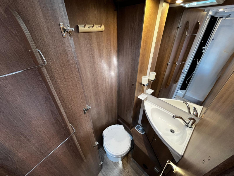 Dethleffs Trend 6757 Camper, Integrated 4 pers photo: 9