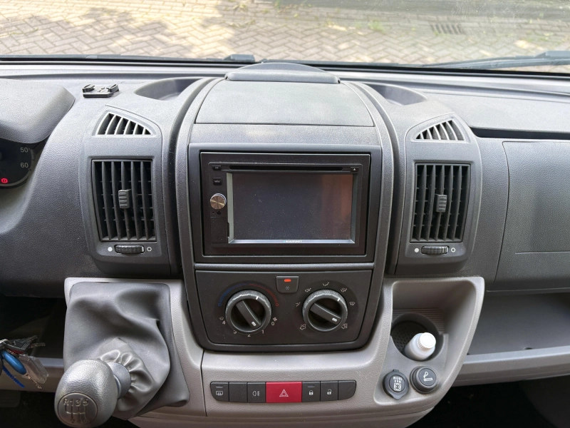 Eura Mobil Terrestra 670 SB Franz&ouml;sisches Bett Foto: 21