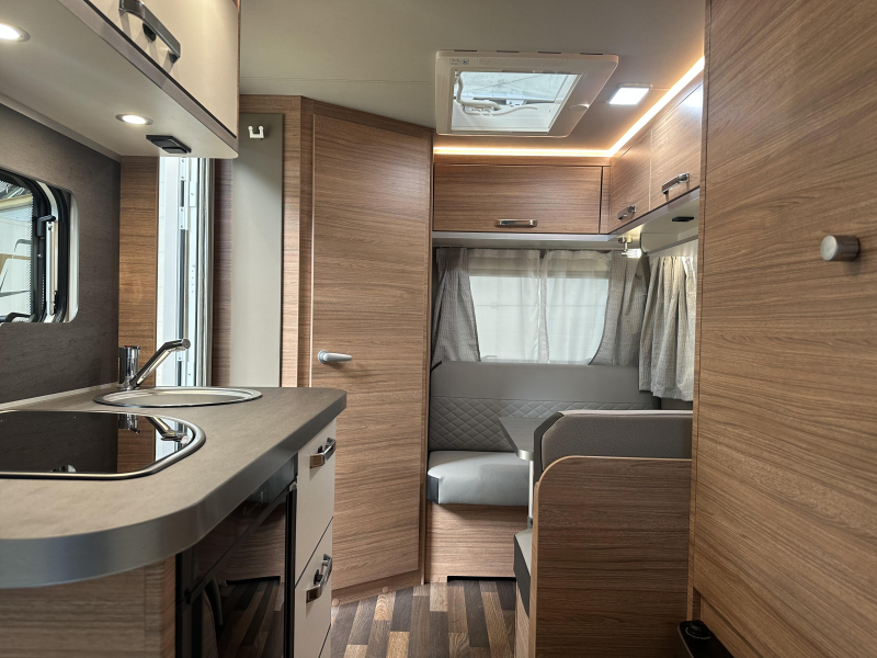 Weinsberg CaraOne Edition HOT 390 QD voortent | ex-verhuur  foto: 17