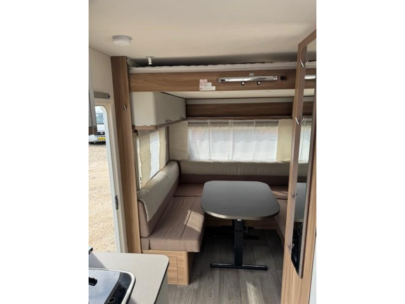 Bürstner Premio Plus 520 TL ruime gezins caravan  foto: 8