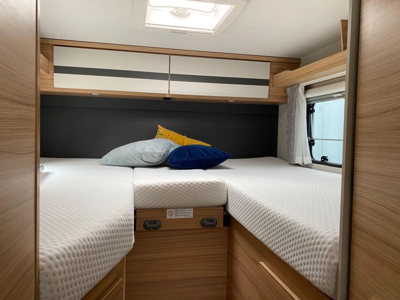 Dethleffs Globebus T 6 - Hoher K&uuml;hlschrank Foto: 2