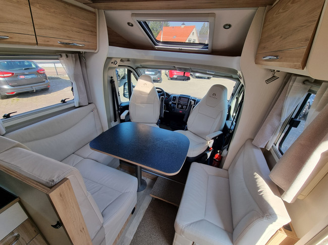 Bavaria Pilote P740 Class | Distr.neu | Elec. Queensbett | Solarpaneele | Luftfederung | Sehr guter Zustand! Foto: 2