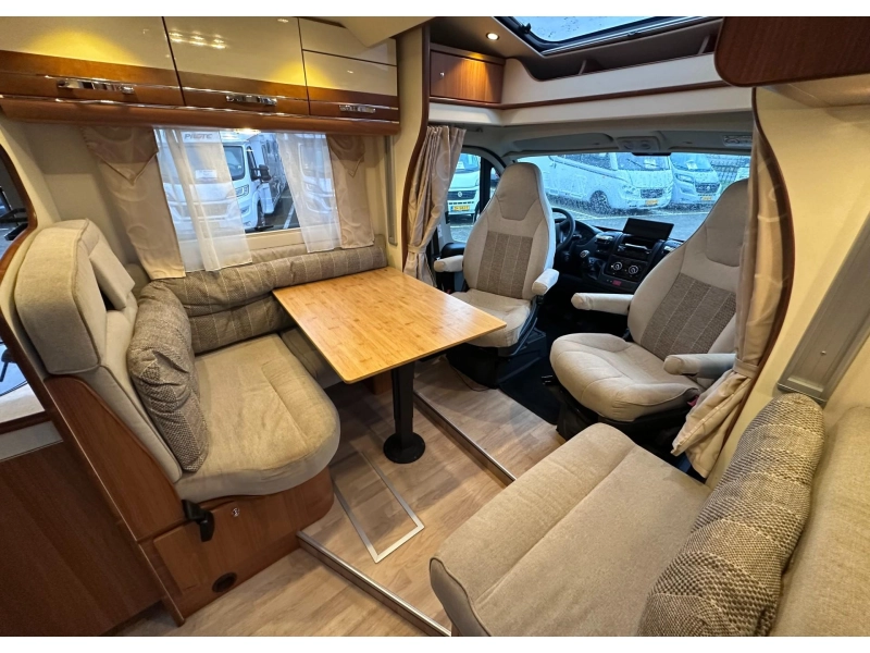 Fleurette Magister 73 LMS slechts 33.500 km  foto: 4