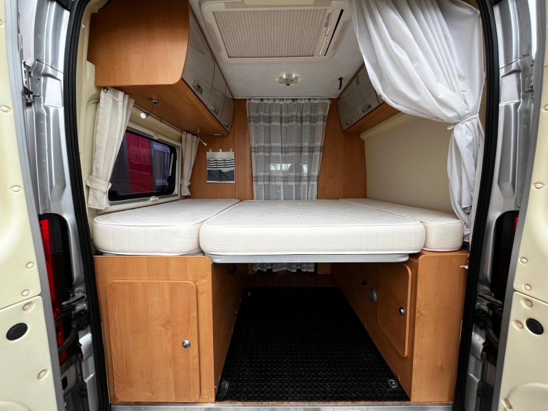 Roller Team Livingstone 2 600 Dwarsbed, Buscamper  foto: 10
