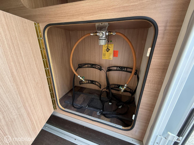 Knaus 700 MEG enkele bedden + hefbed! foto: 23