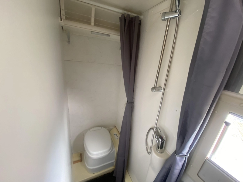 Dethleffs Globetrotter Frans bed Airco dinette  foto: 16
