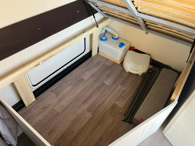 Caravelair Antares 476 Family Bunk bed | Bicycle rack | Awning | TV | French bed | Train seat | Screen photo: 10