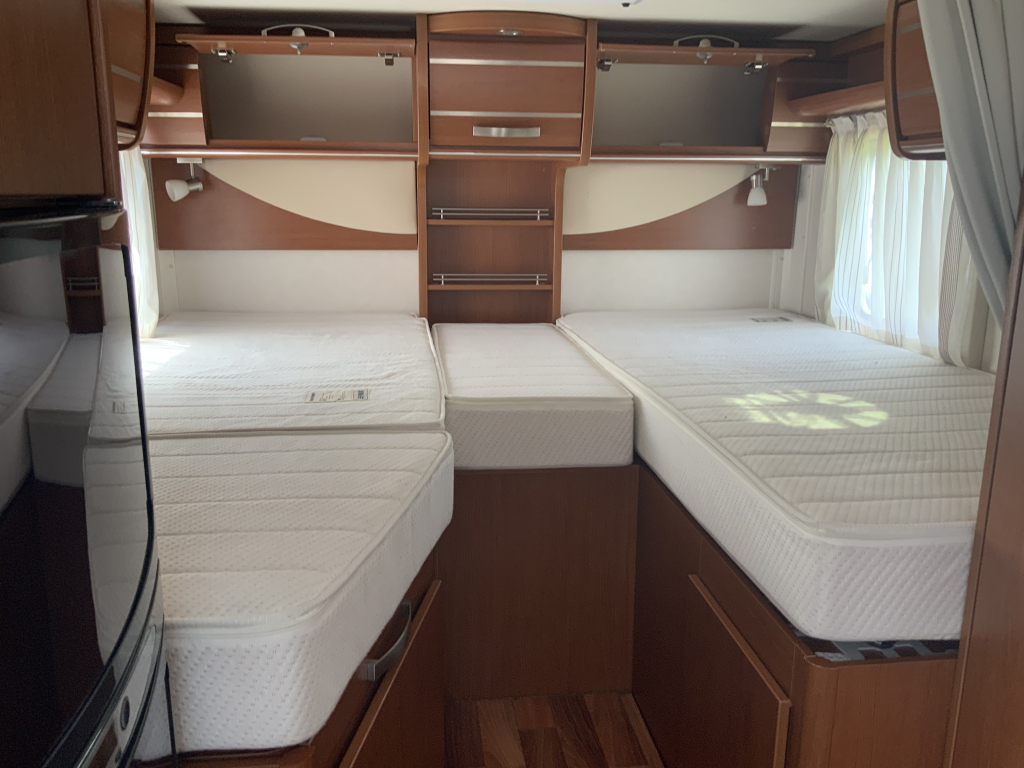 Hymer Exsis-I 674 EX 2.3 MultiJet 160 PK,Integraal,Motor-airco, 2 Lengte-bedden, Hef-bed, Garage, Trekhaak, etc, etc. Camper centrum on the road  foto: 8