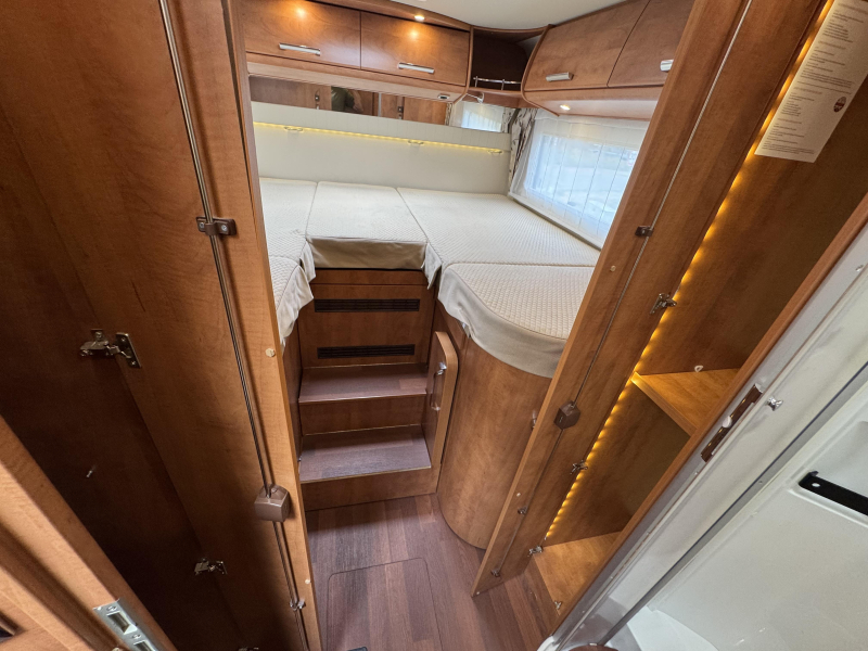 Carthago Chic C-Line II I 4.9 LE no drop-down bed single beds photo: 15