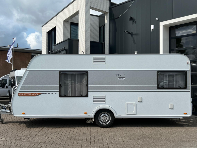 LMC Munsterland 450 D Mover, Luifel, Fietsenrek  foto: 6