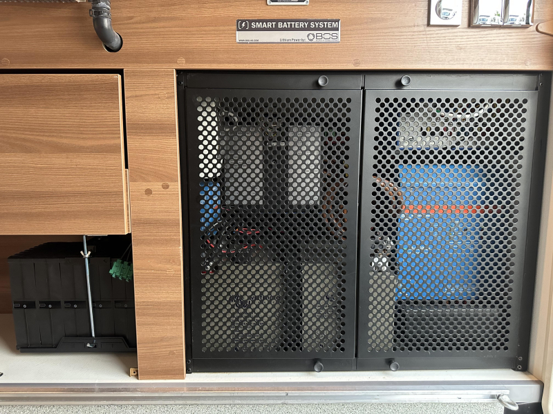 Dethleffs Globetrotter 7850 XLI DBM Premium, Placards sup&eacute;rieurs photo : 22