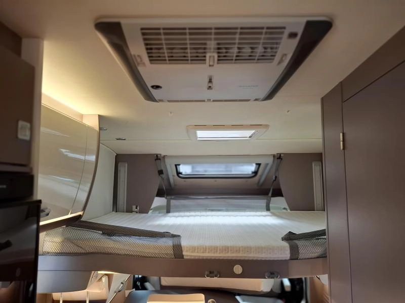 Bürstner Ixeo T 690 G Enkele Bedden 2x Airco  foto: 18