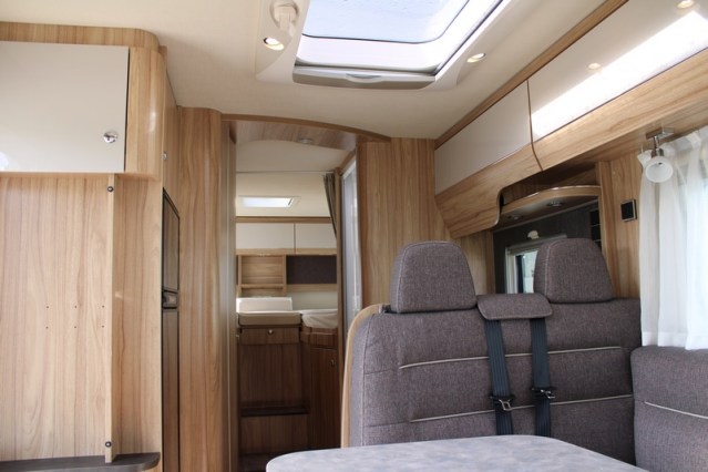 Hymer Exsis I 678 Fiat AUTOMAAT 160 pk enkele bedden Smal en lichtgewicht (54  foto: 32
