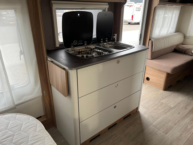 Bürstner Premio 490 TS | Queensbed | Voortent | Vol automatische Mover | Fietsenrek | Asschokbrekers foto: 15