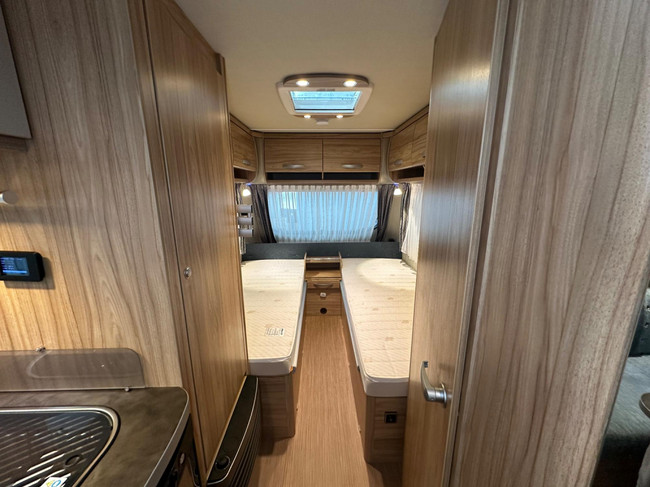 Eriba Nova Light 470 Crystal Silver foto: 23