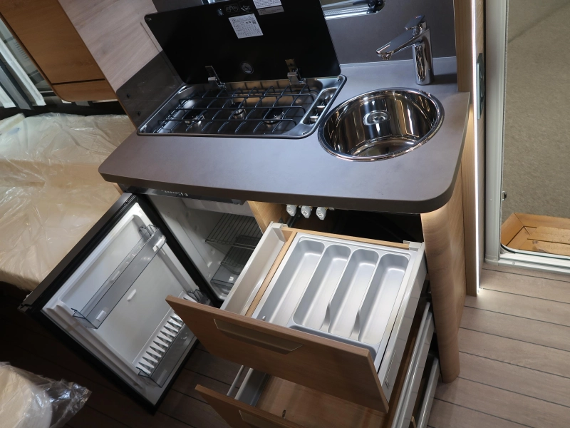 Knaus Sudwind Black Selection 460 EU ENKELE BEDDEN  foto: 11