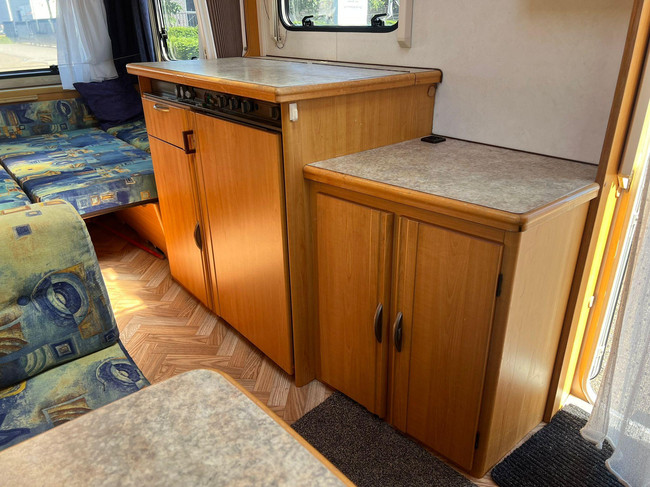 LMC 450 | Porte-v&eacute;los | Mover semi-automatique | Dinette | Auvent | Chauffage photo : 12