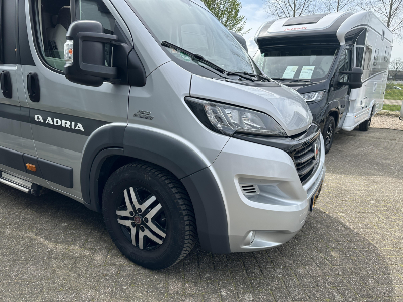 Adria Twin 640 SLX 150 hp solar panel photo: 3