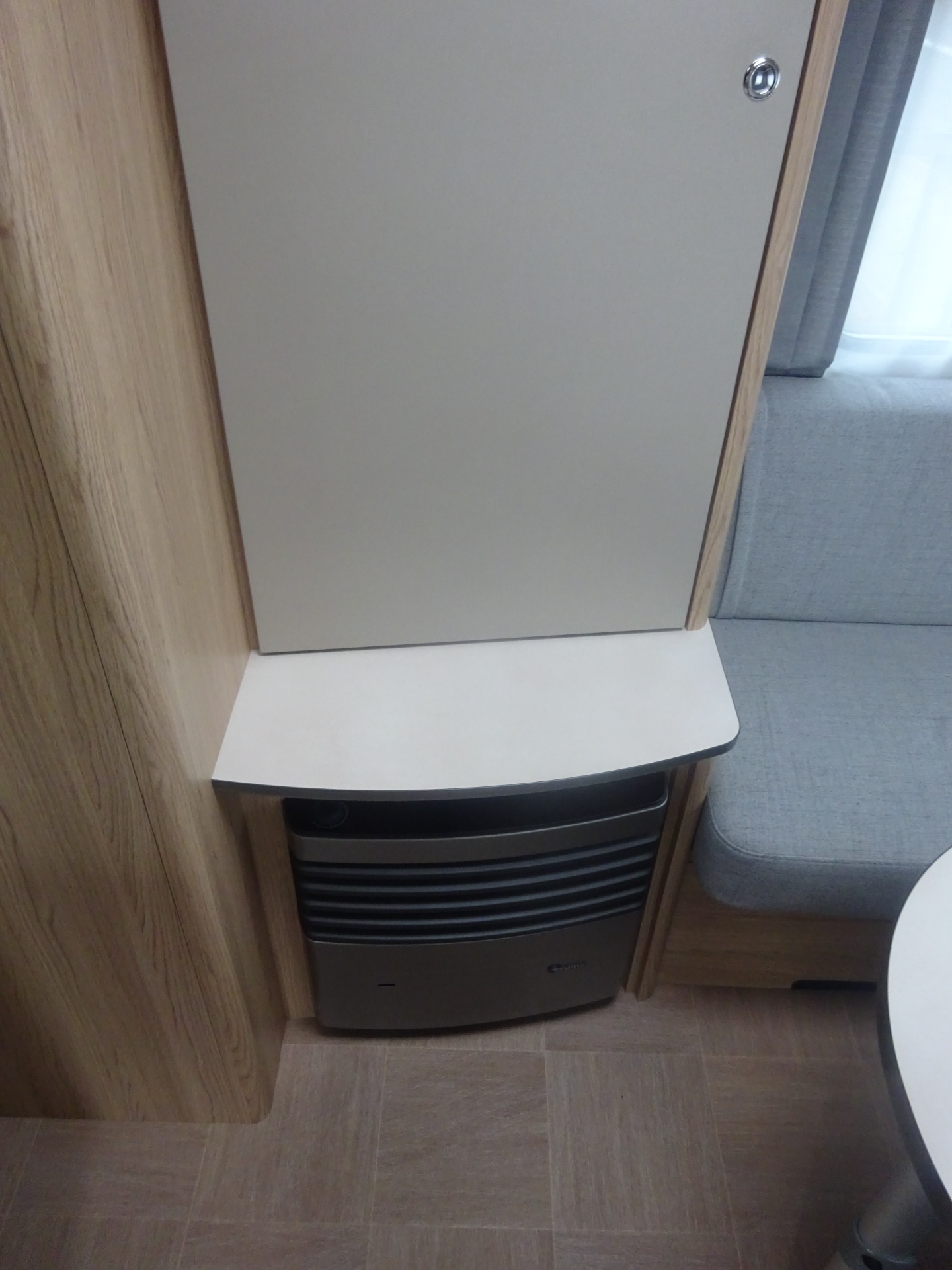 Lmc Sassino 460UL Enkele Bedden+Mover+Voortent foto: 23