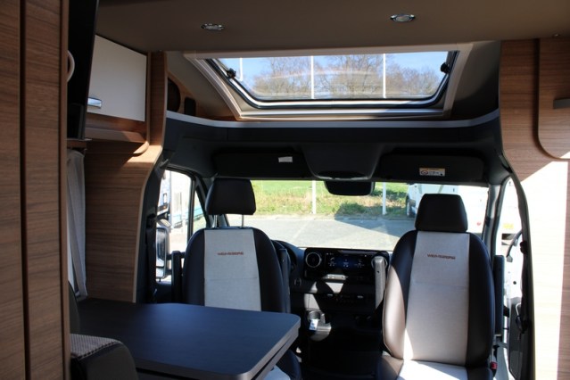 DEMO Weinsberg CaraCompact MB 640 Mercedes 170 pk AUTOMAAT compact < 7 mtr ( 108  foto: 24