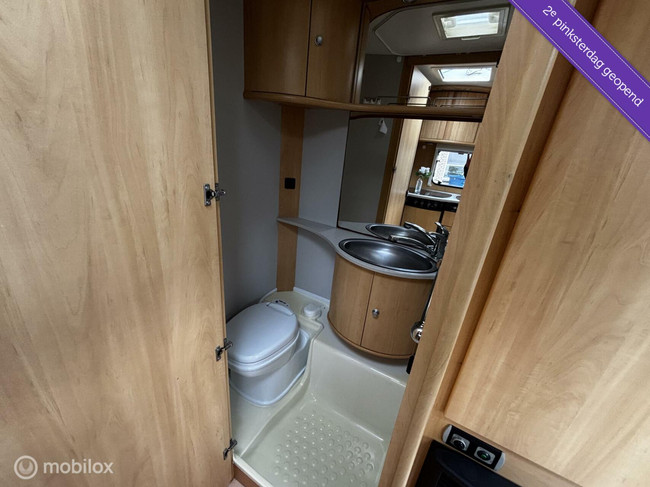 Dethleffs 500 Camper rondzit treinzit 3x stapelbed voortent foto: 9