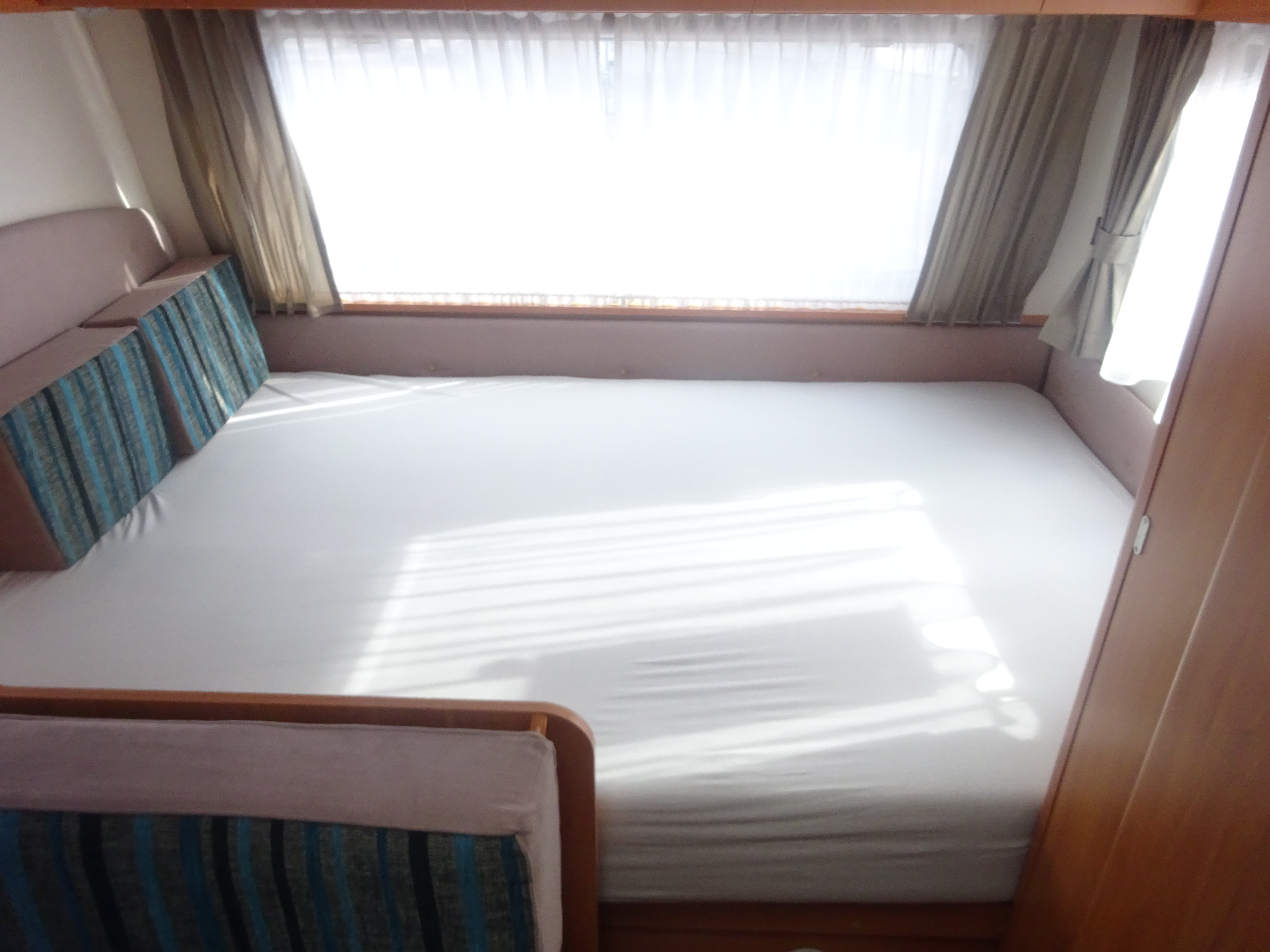 Homestar Racer 430 Vast Bed en Treinzit #TOPPER# foto: 13