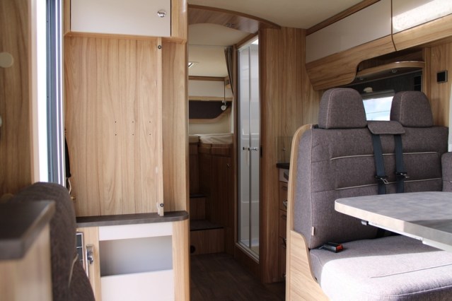 Hymer Exsis I 678 Fiat AUTOMAAT 160 pk enkele bedden Smal en lichtgewicht (54  foto: 33