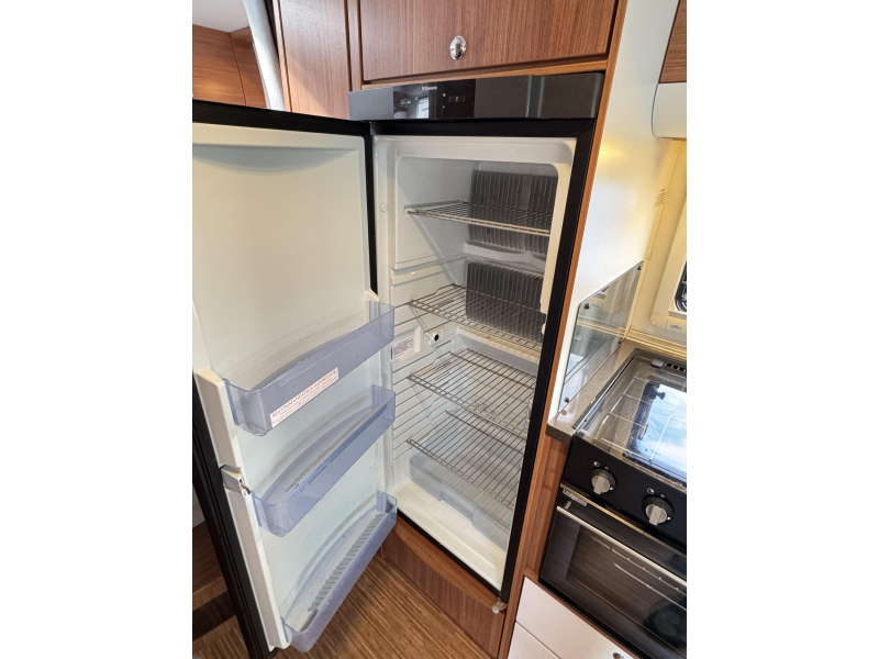 Adria Matrix 680 SP -5 pers-met hefbed  foto: 8