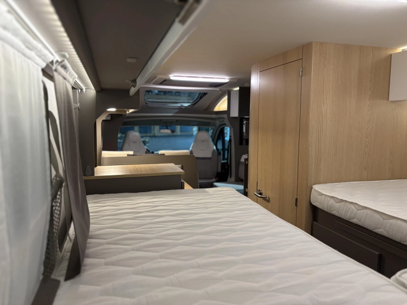 LMC Tourer 660 lengte bedden - weinig km  foto: 10