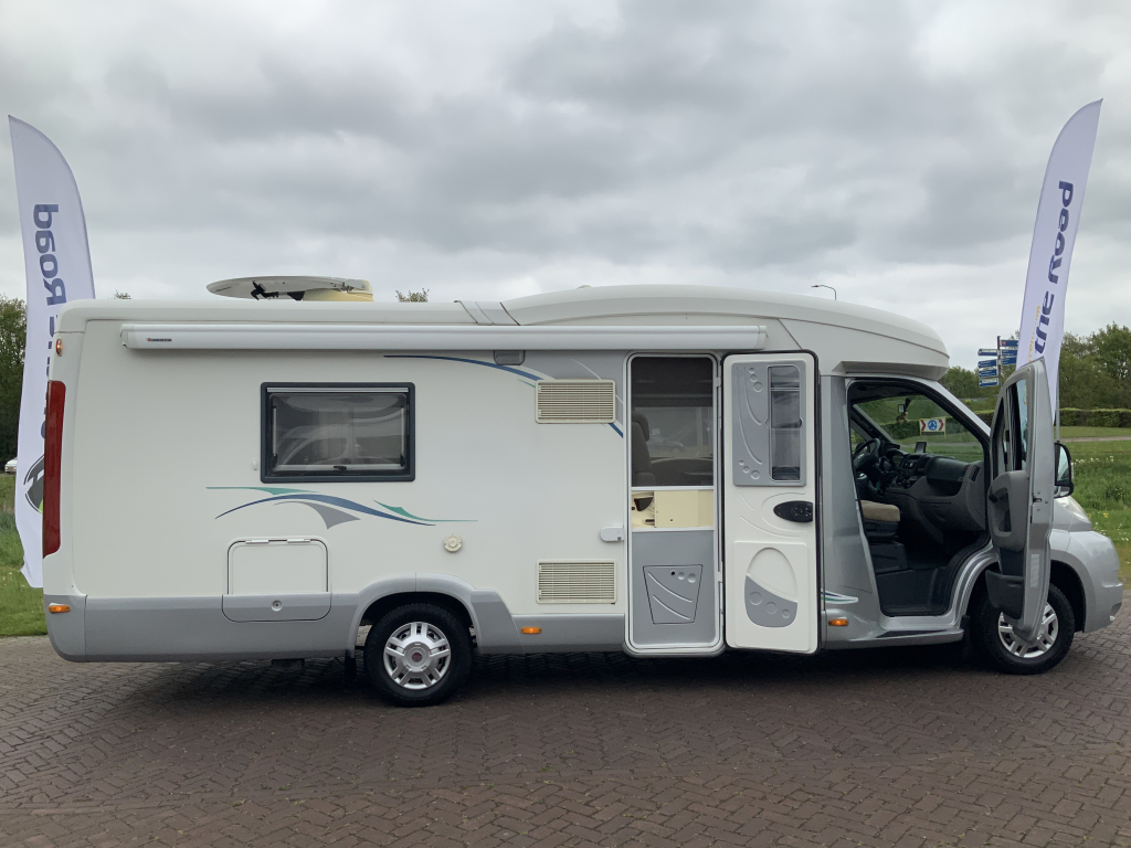 Chausson Allegro 96 – enkele bedden laag, wc en doucheruimte achter, zeer nette camper bj. 2009 Camper centrum On The Road  foto: 3