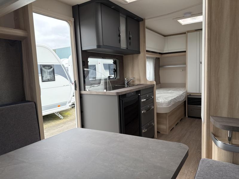 Hobby De Luxe 460 LU Model 2026 