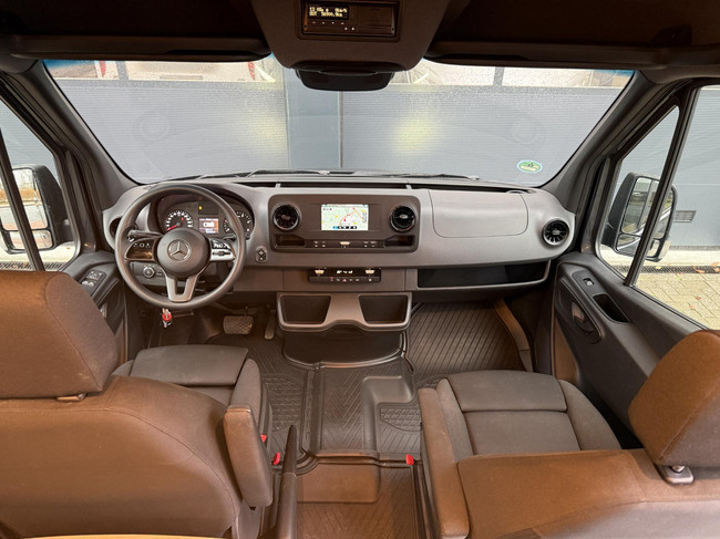 Leaf 4 Sprinter met Hefdak foto: 16