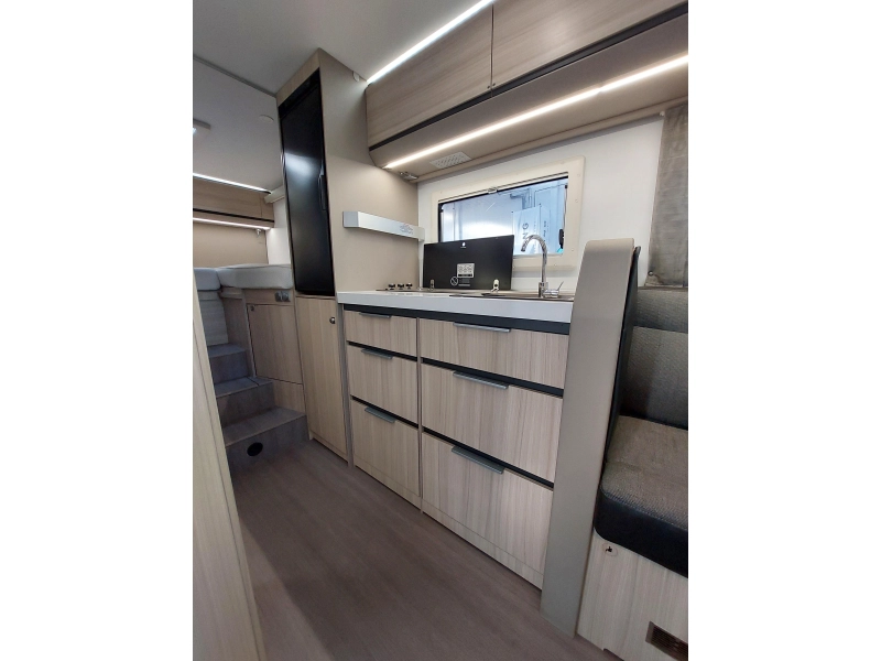 Adria Compact DL Lengtebedden face2face  foto: 10