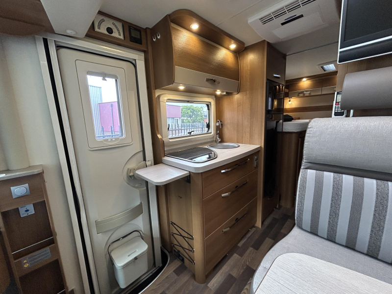 Knaus Van I 600 ME Hefbed, Solar, Schotel  foto: 11
