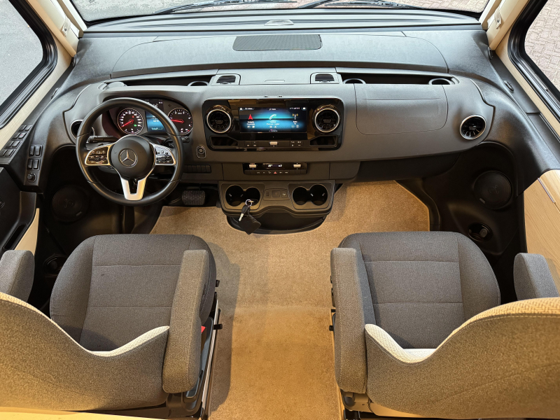 Hymer BMC-I 690 Queensbed-Hefbed-Mercedes  foto: 11