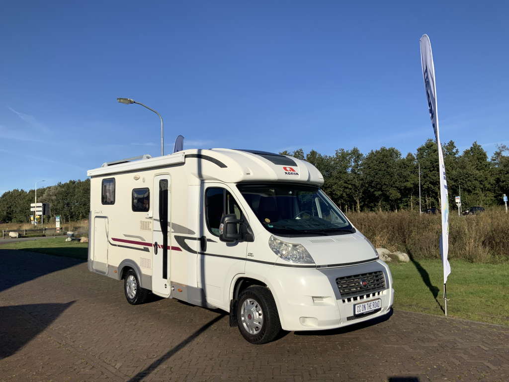 Adria Compact SL 2.3 MultiJ. 130 PK Half-integraal, Enkele-bedden, Bj. 2010 Camper Centrum On the Road aan de Noorderringweg 4 in Marum.