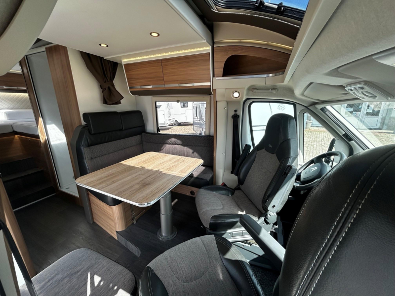 Adria Matrix Axess 600 SL Camas longitudinales - Cama abatible foto: 8